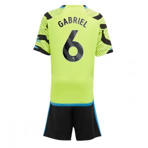 Arsenal Gabriel Magalhaes #6 Replika Babytøj Udebanesæt Børn 2023-24 Kortærmet (+ Korte bukser)